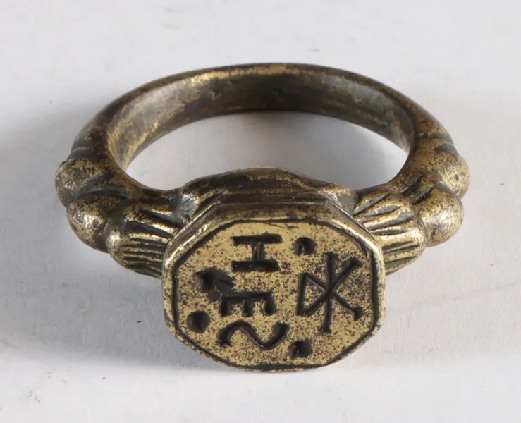 Signetring i messing/bronse, 1700 t.