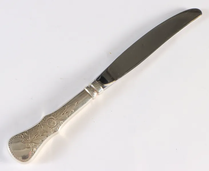 6 kniver i sølv, Flat rose.
