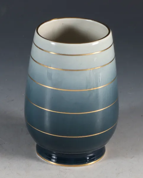 Vase, Nora Gulbrandsen. PP
