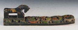 Utskåret miniatyr mangletre.