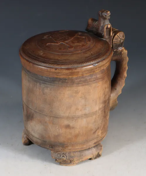 Utskåret løvekrus, 17/1800 t.