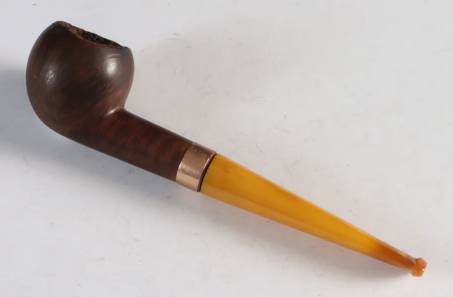 Pipe m/gullbeslag.