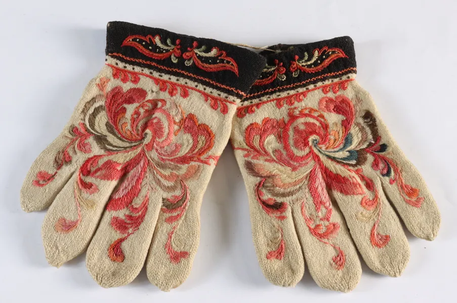 Et par broderte bunadsvanter, 1800 t.