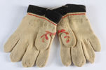 Et par broderte bunadsvanter, 1800 t.