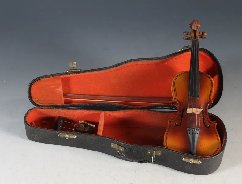 Miniatyrviolin.
