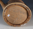 2 trehvite tutekanner i tre, 1700 t.