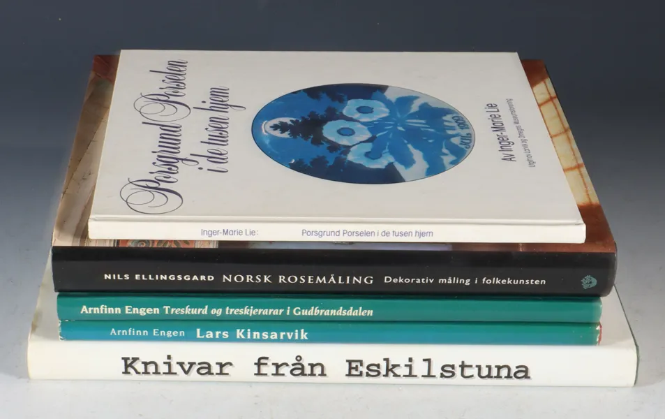 5 bøker om antikviteter.