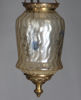 Dekorert måneskinnslampe.