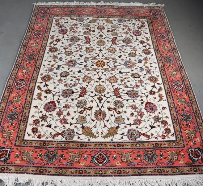 Håndknyttet teppe med silke, Tabriz.
