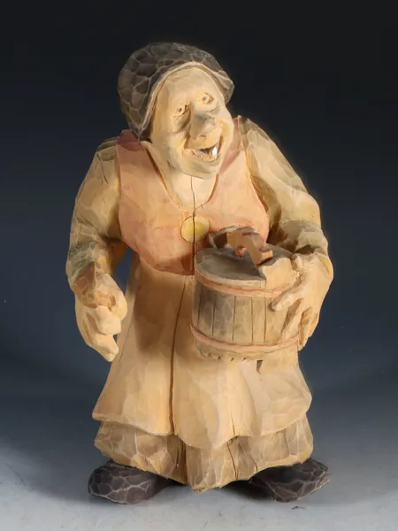 Figur, gml. kone. Bjarne Walle.