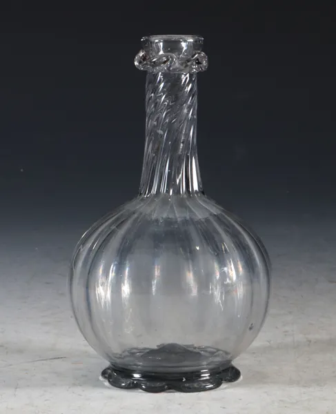 Liten karaffel m/bølget fot, Nøstetangen/Hurdal ca. 1770-1800.