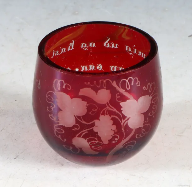 Stor tumling i glass med tekst, Hadeland 1800 t. 