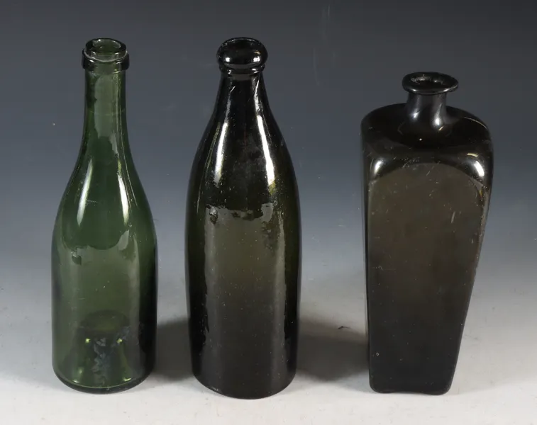 3 flasker i grønt glass, Aas/Biri.